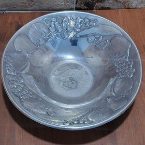 VTG Wilton Armemetal Fruit 3 QT Serving Bowl